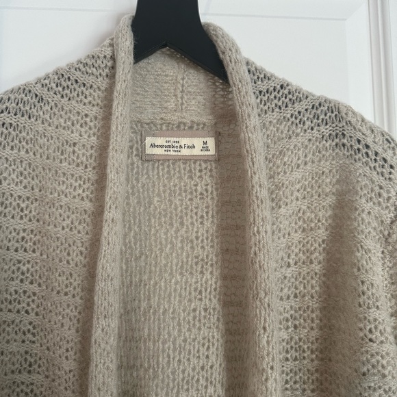 Abercrombie & Fitch cardigan sweater Size Medium - Picture 3 of 4